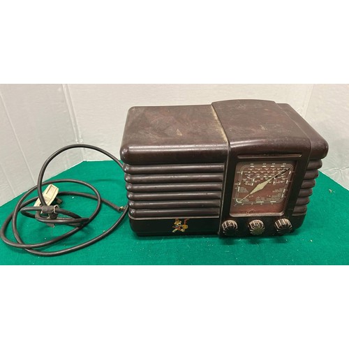 682 - BAKELITE RADIO / NEEDS WORK