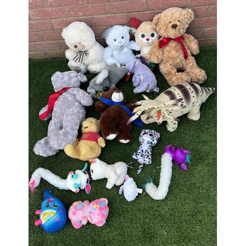 668 - QTY OF SOFT TOYS