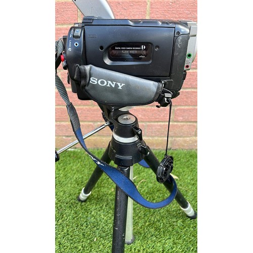 667 - SONY CAM CORDER ON STAND