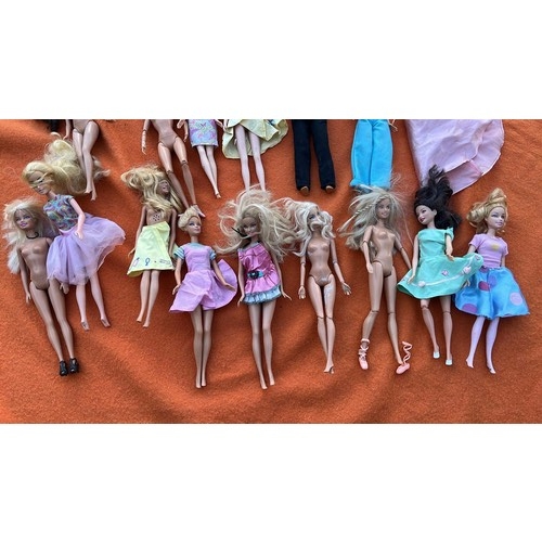 4 - Collection of jointed dolls to include Barbie 1968-2010