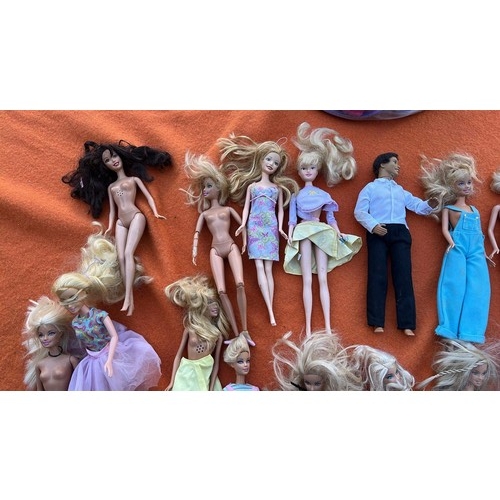 4 - Collection of jointed dolls to include Barbie 1968-2010