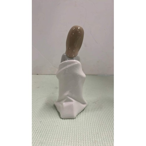 16 - LLADRO FIGURE