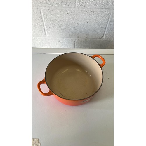 105 - LE CREUSET ORANGE CASEROLE POT