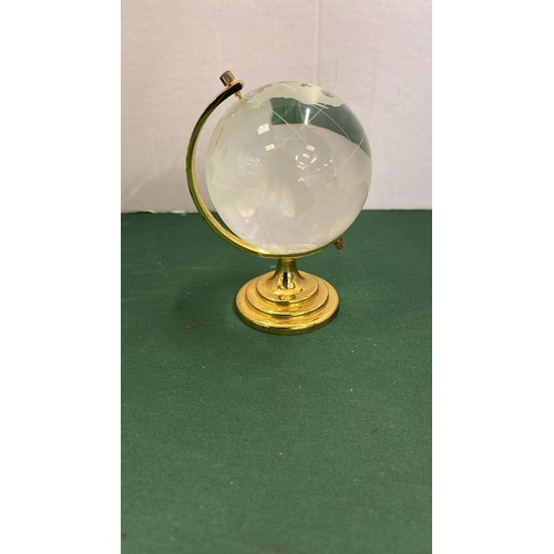 99 - GLASS DESK GLOBE