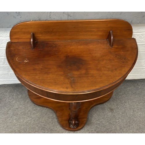 257 - VICTORIAN MAHOGANY DUTCHES WASH STAND