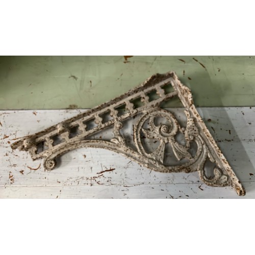 175 - CAST METAL BRACKET