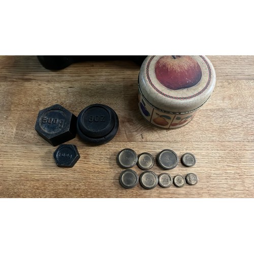 171 - KITCHEN SCALES WITH IRON AND BRASS WEIGHTS