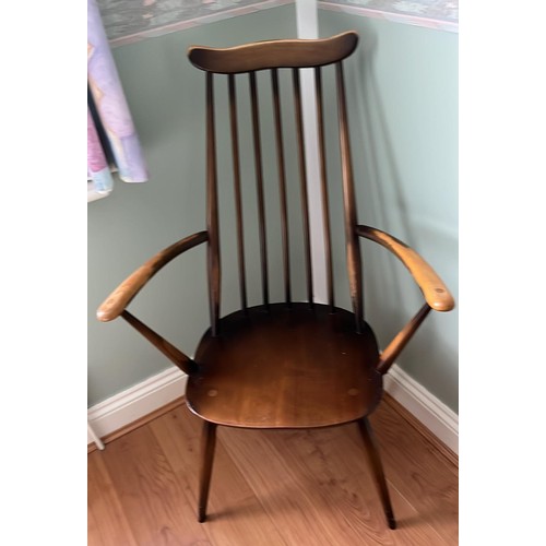 312 - ERCOL DARK FINISH COMB BACK DINNING SET WITH FOUR SIDE CHAIRS AND ONE CARVER / SEE ALL PICTURES