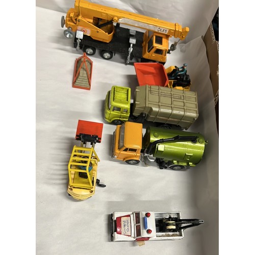 455 - DINKY VEHICLES