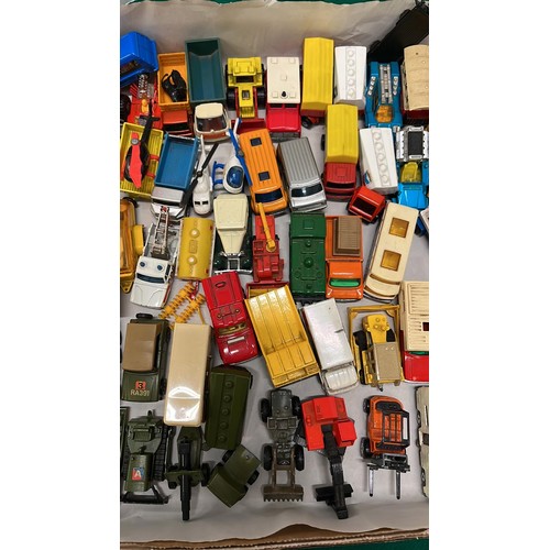 435 - LARGE QTY OF DIE CAST MODELS CARS / CLEAN