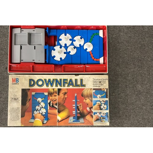 424 - 5 X MB BOXED BOARD GAMES