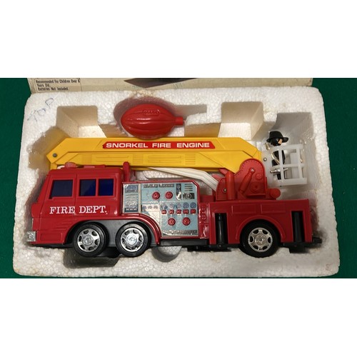 414 - SOUND CONTROLLED SNORKEL FIRE ENGINE / SEE ALL PICTURES