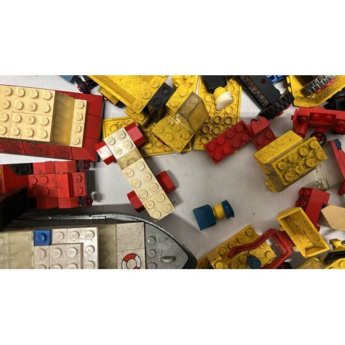 390 - MIXED VINTAGE LEGO