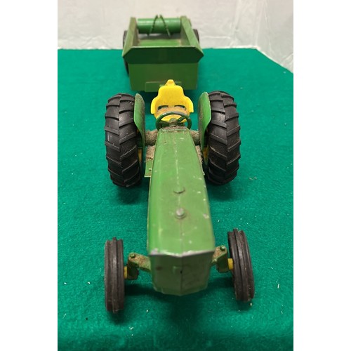 389 - JOHN DEER TRACTOR AND MUCK SPREADER