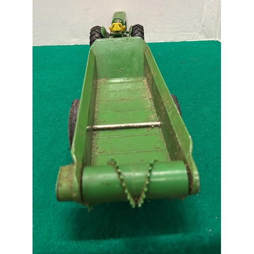 389 - JOHN DEER TRACTOR AND MUCK SPREADER