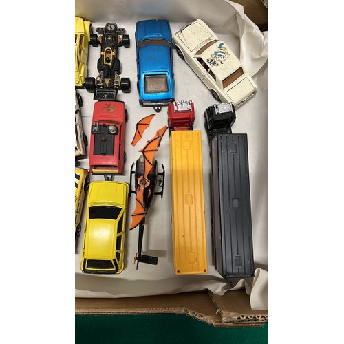 388 - LARGE DIE CAST MODEL CARS MIXED MAKERS