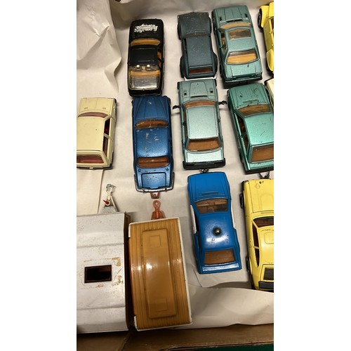 388 - LARGE DIE CAST MODEL CARS MIXED MAKERS