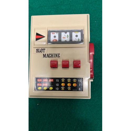 386 - RETRO POCKET SLOT MACHINE