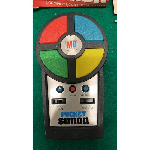 384 - MB POCKET SIMON