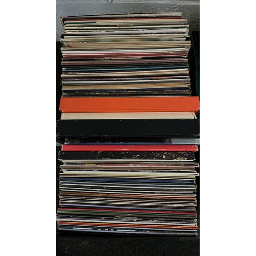 216 - MIXED ARTIST AND MUSIC LPS