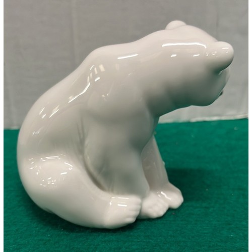 17 - LLADRO POLAR BEAR