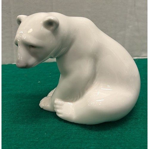 17 - LLADRO POLAR BEAR