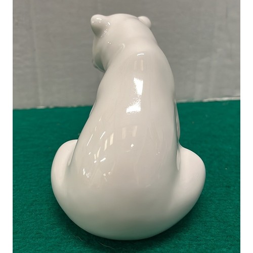 17 - LLADRO POLAR BEAR