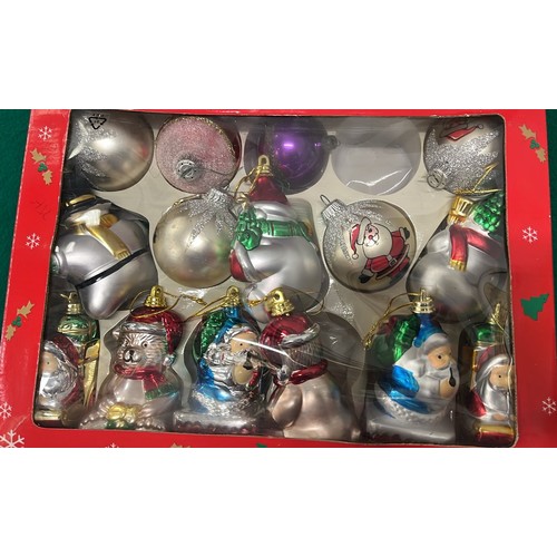 206 - QTY OF CHRISTMAS BAUBLES