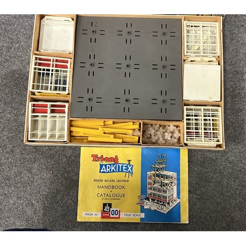 104 - TRIANG ARKITEX SCALE MODEL CONSTRUCTION KIT