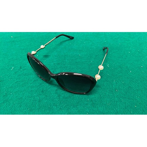 20 - LIPSY LONDON SUN GLASSES