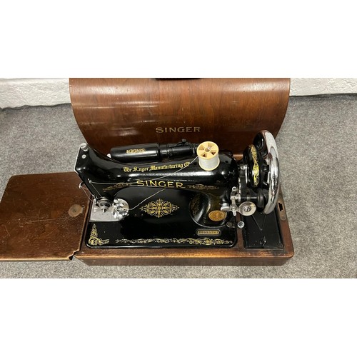 47 - SINGER SEWING MACHINE IN CASE / LOCK NEEDS WORK