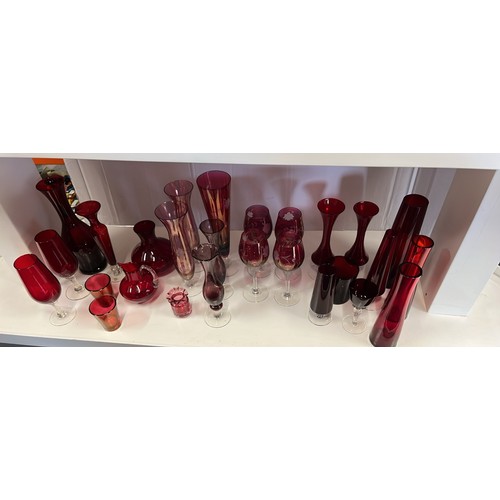 601 - LARGE COLLECTION OF MIXED RED RETRO GLASS WARE