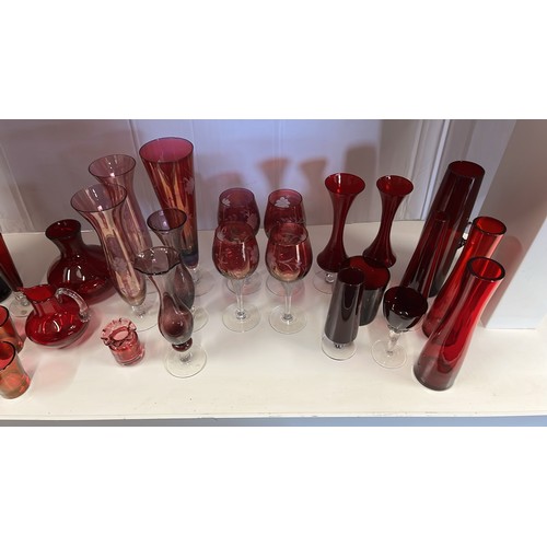 601 - LARGE COLLECTION OF MIXED RED RETRO GLASS WARE