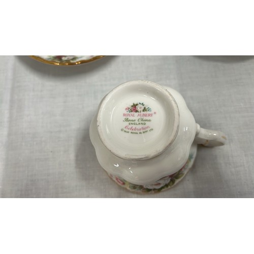 635 - ROYAL ALBERT TEA CUPS