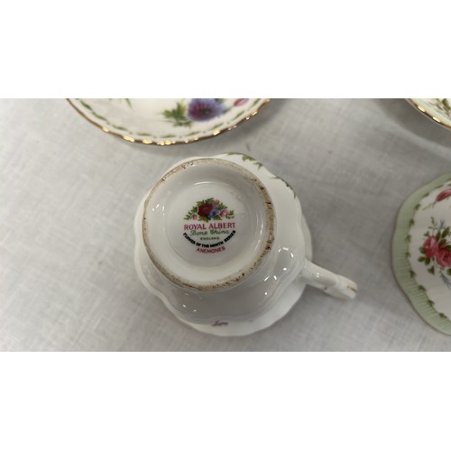 635 - ROYAL ALBERT TEA CUPS