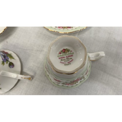 635 - ROYAL ALBERT TEA CUPS