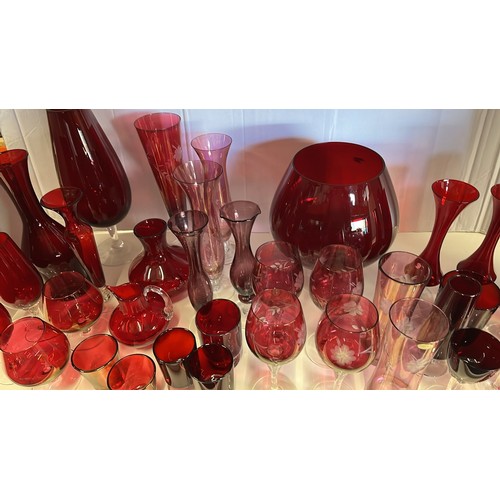 601 - LARGE COLLECTION OF MIXED RED RETRO GLASS WARE