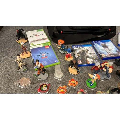 660 - PS4 / XBOX DISNEY INFINITY GAMES AND FIGURES