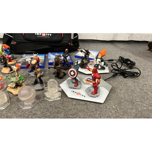 660 - PS4 / XBOX DISNEY INFINITY GAMES AND FIGURES