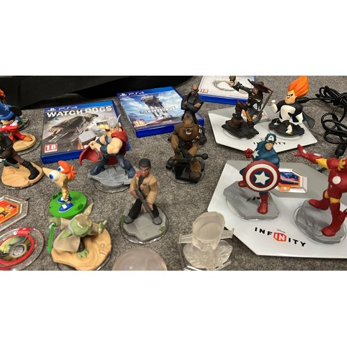 660 - PS4 / XBOX DISNEY INFINITY GAMES AND FIGURES