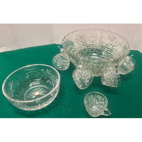 736 - GLASS PUNCH BOWL SET