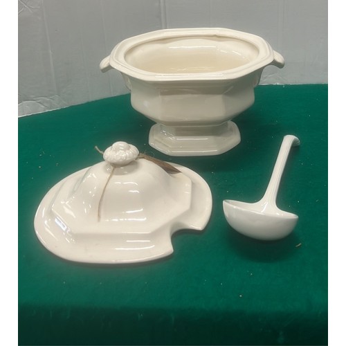 721 - LARGE WHITE TABLE TUREEN