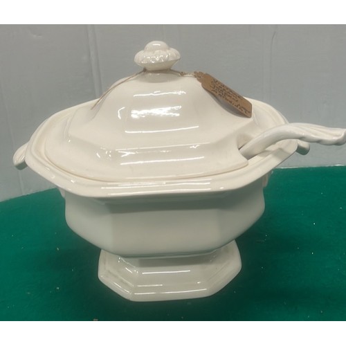 721 - LARGE WHITE TABLE TUREEN