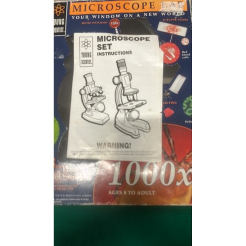 682 - MICROSCOPE SET