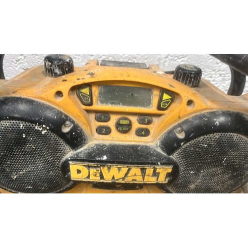 675 - DEWALT SITE RADIO WORKING