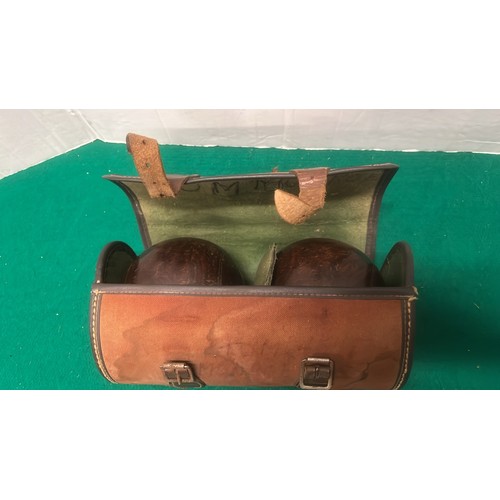 672 - LEATHER BAG WITH TWO BOWLS