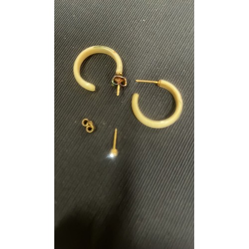 689 - PAIR OF EARRINGS / WITH A GOLD CONTENT SEE PICTURES