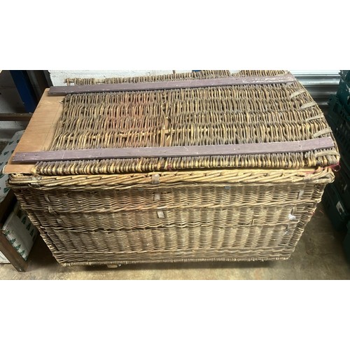 827 - LARGE WICKER LAUNDRY BASKET