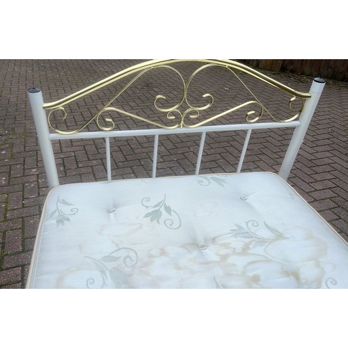 822 - SINGLE DIVAN BED SET / USED HAS STAINING