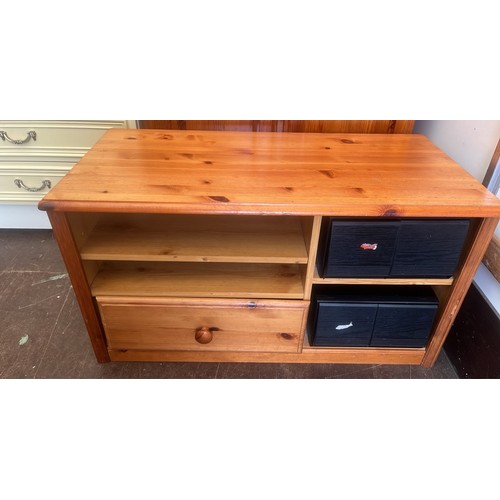 820 - PINE TV STAND